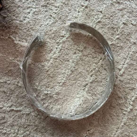 Sleek Silver Women’s Belt - Picture 6 of 8